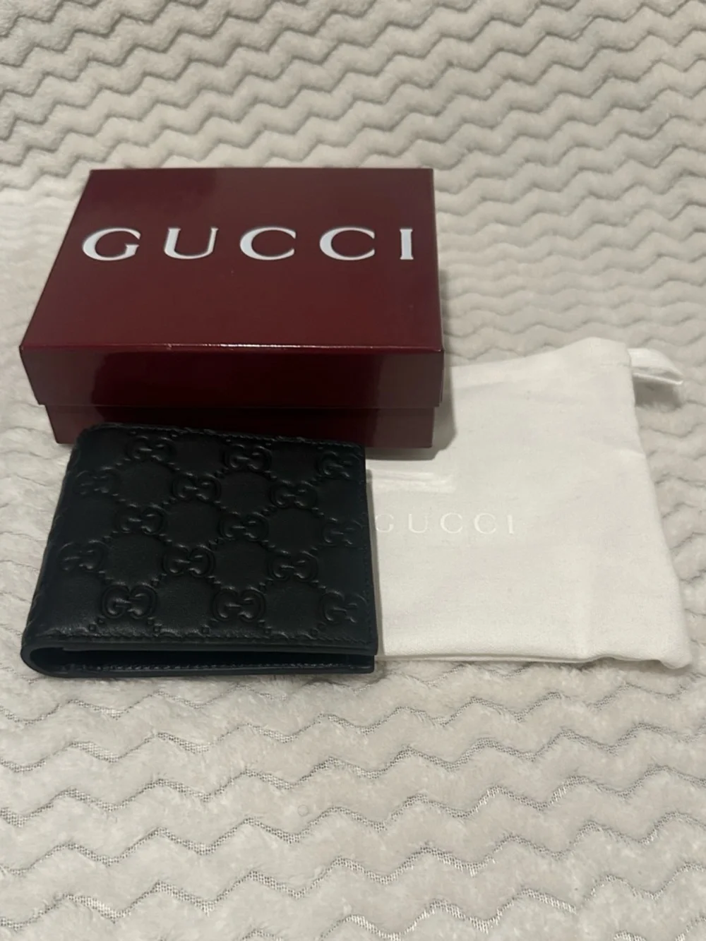 Gucci Black Embossed Leather Bi-Fold Wallet - Picture 3 of 7